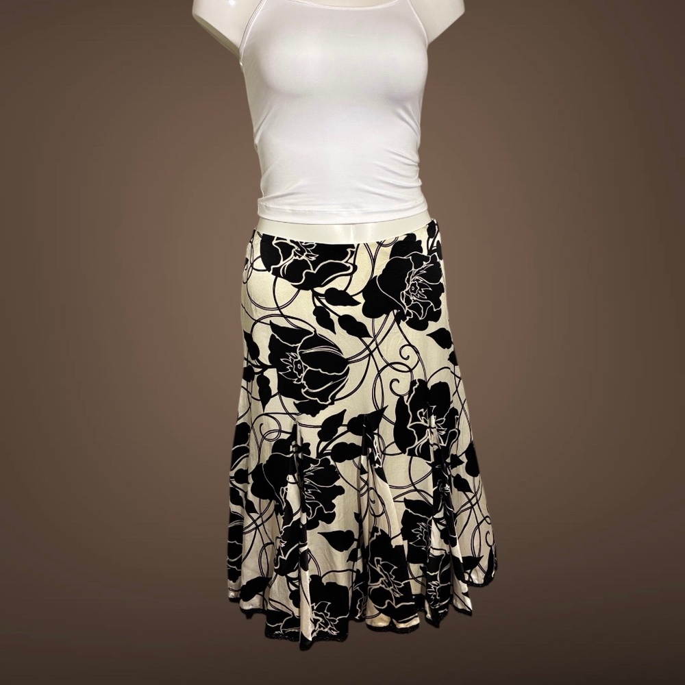 White House Black Market Silk Black & White Floral Skirt, Size 2